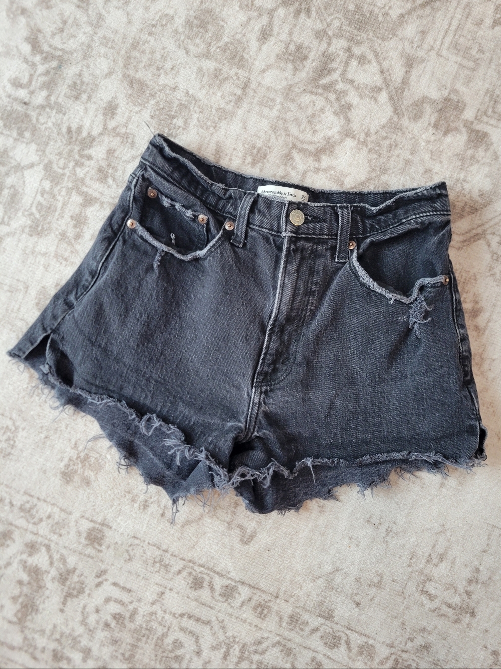 Abercrombie & Fitch The Mom Short 27/4 High Rise Black Denim 90s Distressed